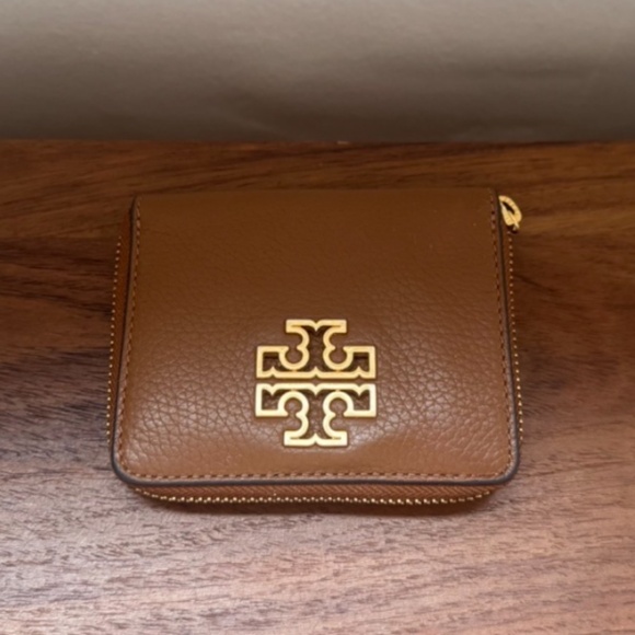 Tory Burch Thea Bi-fold Pebble leather Wallet, camel color - Picture 1 of 8